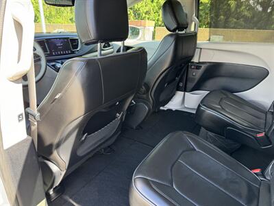 2020 Chrysler Pacifica Limited  w/ STO-N-GO - Photo 17 - Gresham, OR 97030