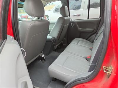 2005 Jeep Liberty Limited 4WD - Photo 6 - Gresham, OR 97030