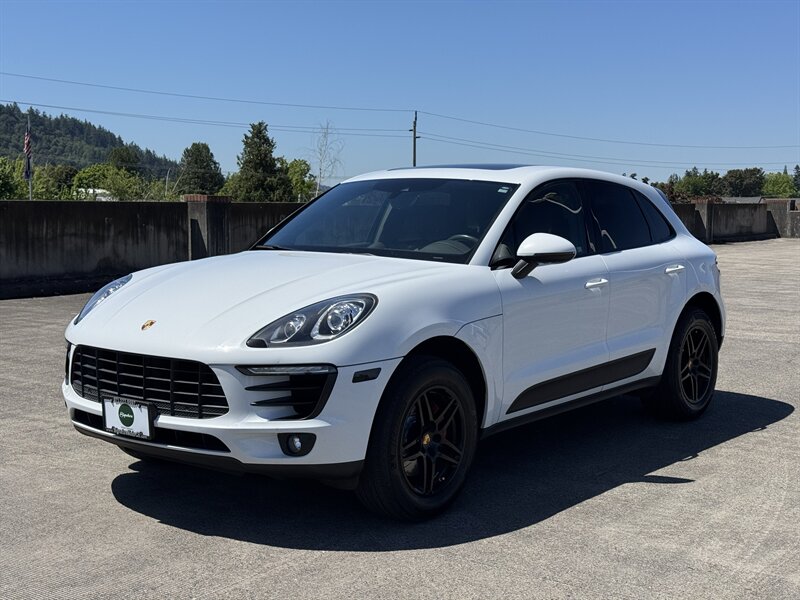 2017 Porsche Macan 2.0T  