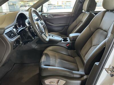 2017 Porsche Macan 2.0T - Photo 13 - Gresham, OR 97030