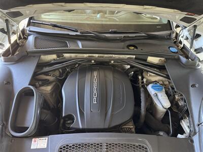 2017 Porsche Macan 2.0T - Photo 34 - Gresham, OR 97030