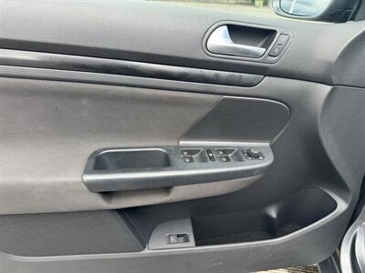 2013 Volkswagen Jetta SportWagen S PZEV - Photo 23 - Gresham, OR 97030