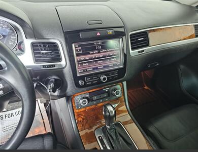2012 Volkswagen Touareg TDI Sport  Lux - Photo 11 - Gresham, OR 97030