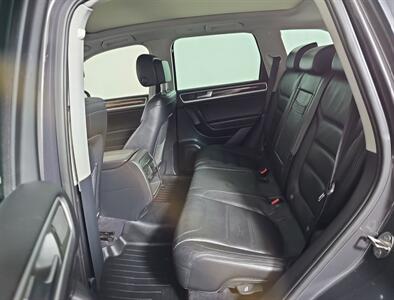 2012 Volkswagen Touareg TDI Sport  Lux - Photo 9 - Gresham, OR 97030