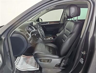2012 Volkswagen Touareg TDI Sport  Lux - Photo 7 - Gresham, OR 97030