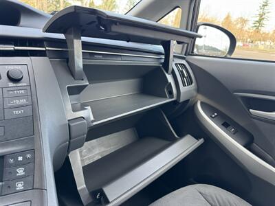 2010 Toyota Prius III  Hybrid - Photo 23 - Gresham, OR 97030