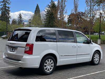 2014 Chrysler Town & Country Touring LWB  w/ STO-N-GO - Photo 5 - Gresham, OR 97030