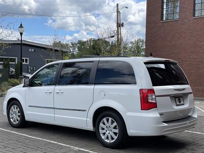 2014 Chrysler Town & Country Touring LWB  w/ STO-N-GO - Photo 3 - Gresham, OR 97030