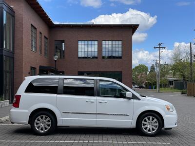 2014 Chrysler Town & Country Touring LWB  w/ STO-N-GO - Photo 6 - Gresham, OR 97030