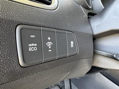 2012 Hyundai Elantra Limited - Photo 28 - Gresham, OR 97030