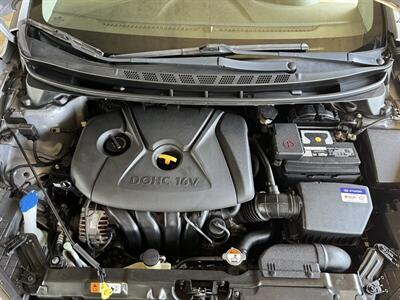 2012 Hyundai Elantra Limited - Photo 31 - Gresham, OR 97030