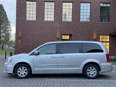 2012 Chrysler Town & Country Touring  LWB w/ STO-N-GO - Photo 2 - Gresham, OR 97030