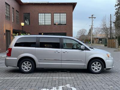 2012 Chrysler Town & Country Touring  LWB w/ STO-N-GO - Photo 6 - Gresham, OR 97030