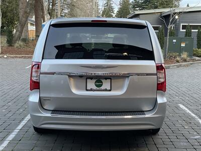 2012 Chrysler Town & Country Touring  LWB w/ STO-N-GO - Photo 4 - Gresham, OR 97030