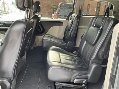 2012 Chrysler Town & Country Touring  LWB w/ STO-N-GO - Photo 14 - Gresham, OR 97030