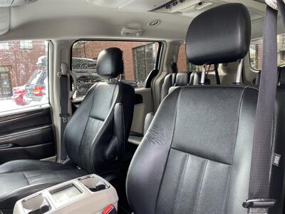 2012 Chrysler Town & Country Touring  LWB w/ STO-N-GO - Photo 12 - Gresham, OR 97030