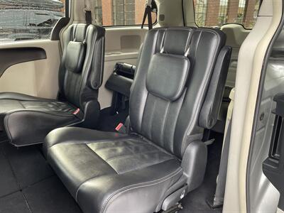 2012 Chrysler Town & Country Touring  LWB w/ STO-N-GO - Photo 15 - Gresham, OR 97030