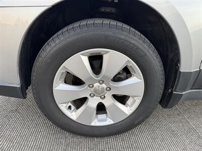 2011 Subaru Outback 2.5i Premium  AWD - Photo 11 - Gresham, OR 97030