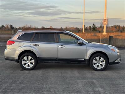 2011 Subaru Outback 2.5i Premium  AWD - Photo 6 - Gresham, OR 97030