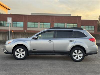 2011 Subaru Outback 2.5i Premium  AWD - Photo 2 - Gresham, OR 97030