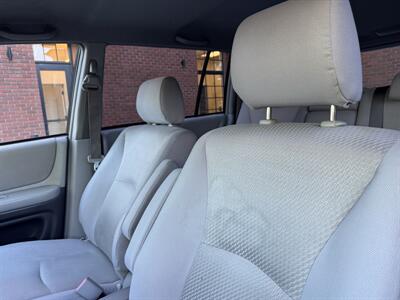 2005 Toyota Highlander V6 4WD - Photo 12 - Gresham, OR 97030