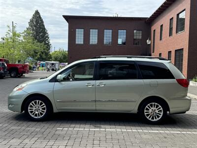 2007 Toyota Sienna XLE 7-Passenger  Limited - Photo 2 - Gresham, OR 97030