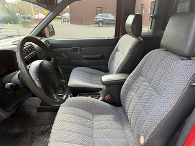 1997 Nissan Pickup Truck XE King Cab Hardbody - Photo 18 - Gresham, OR 97030