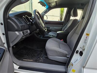 2015 Toyota Tacoma   - Photo 15 - Chesterfield, MO 63005