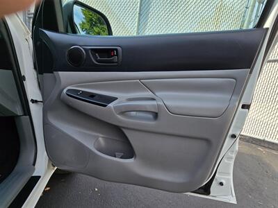 2015 Toyota Tacoma   - Photo 19 - Chesterfield, MO 63005