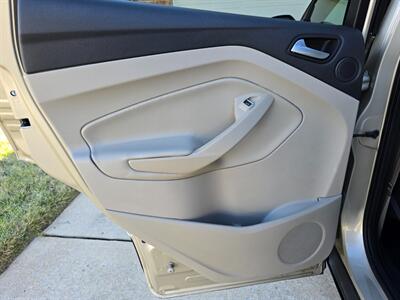 2017 Ford Escape Titanium   - Photo 27 - Chesterfield, MO 63005