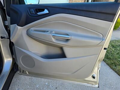 2017 Ford Escape Titanium   - Photo 19 - Chesterfield, MO 63005