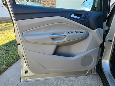 2017 Ford Escape Titanium   - Photo 16 - Chesterfield, MO 63005