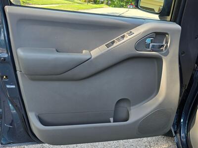 2013 Nissan Frontier SV   - Photo 11 - Chesterfield, MO 63005