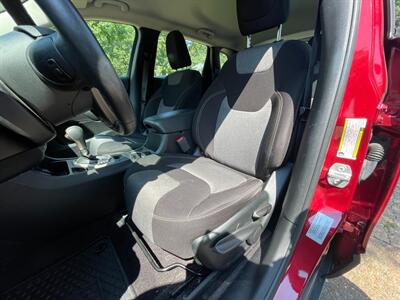 2017 Jeep Cherokee Sport   - Photo 16 - Chesterfield, MO 63005