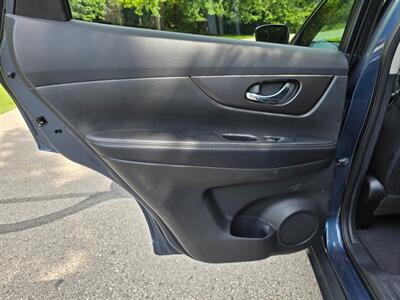 2014 Nissan Rogue SV   - Photo 20 - Chesterfield, MO 63005
