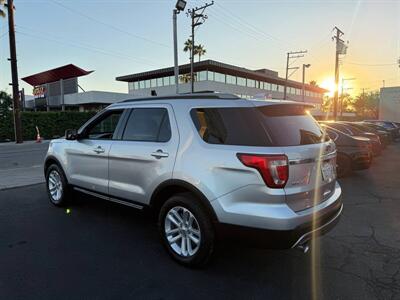 2017 Ford Explorer XLT   - Photo 4 - Costa Mesa, CA 92626
