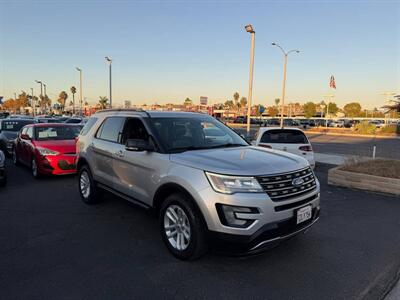 2017 Ford Explorer XLT   - Photo 2 - Costa Mesa, CA 92626