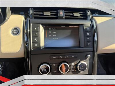 2017 Land Rover Discovery SE   - Photo 14 - Costa Mesa, CA 92626