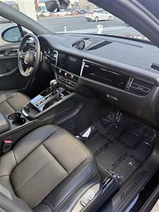 2023 Porsche Macan   - Photo 6 - Costa Mesa, CA 92626