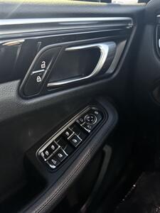 2023 Porsche Macan   - Photo 17 - Costa Mesa, CA 92626