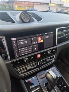 2023 Porsche Macan   - Photo 13 - Costa Mesa, CA 92626