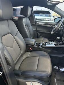 2023 Porsche Macan   - Photo 8 - Costa Mesa, CA 92626