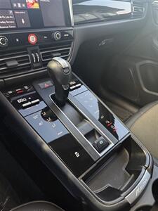 2023 Porsche Macan   - Photo 12 - Costa Mesa, CA 92626