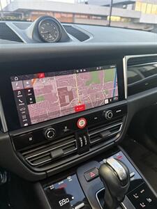 2023 Porsche Macan   - Photo 15 - Costa Mesa, CA 92626