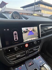 2023 Porsche Macan   - Photo 14 - Costa Mesa, CA 92626