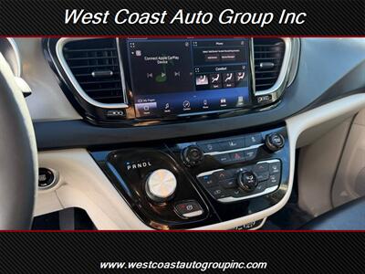 2022 Chrysler Pacifica Touring L   - Photo 22 - Costa Mesa, CA 92626