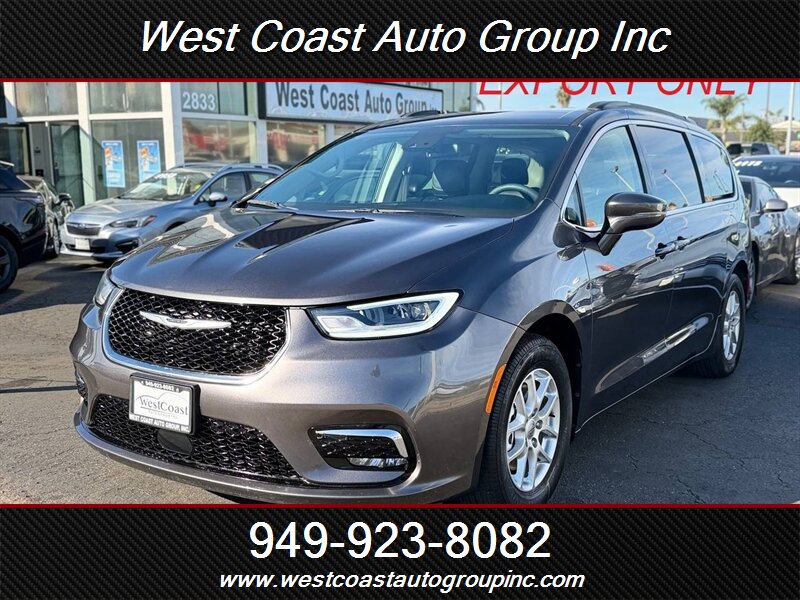 2022 Chrysler Pacifica Touring L   - Photo 1 - Costa Mesa, CA 92626