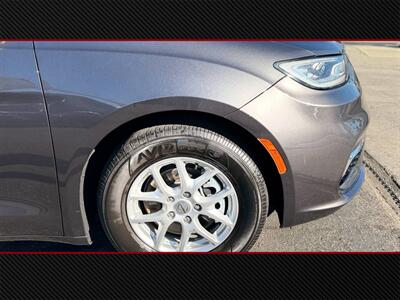 2022 Chrysler Pacifica Touring L   - Photo 36 - Costa Mesa, CA 92626