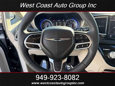 2022 Chrysler Pacifica Touring L   - Photo 35 - Costa Mesa, CA 92626