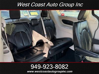 2022 Chrysler Pacifica Touring L   - Photo 16 - Costa Mesa, CA 92626